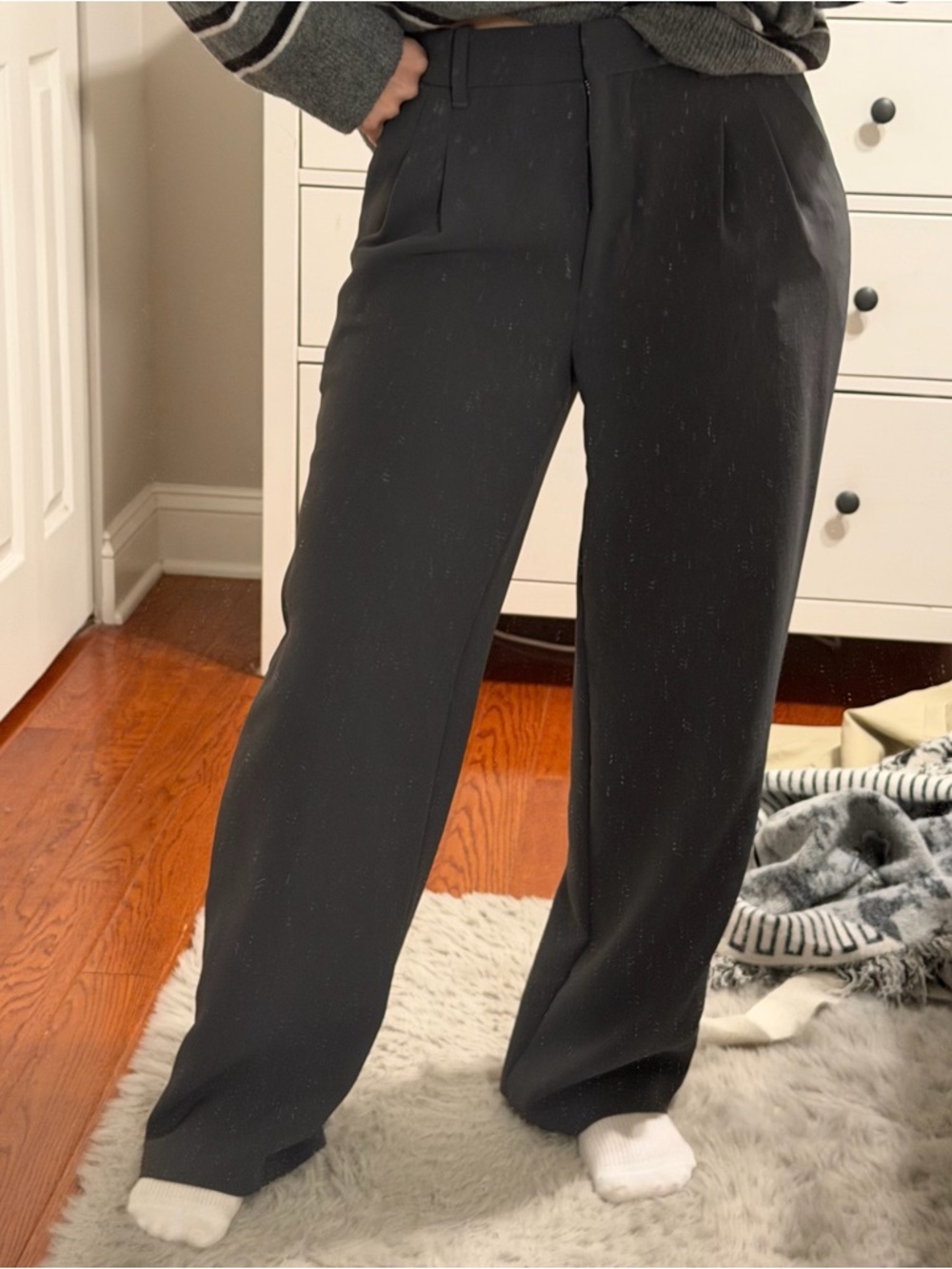 Aritzia The Effortless Pant Crepette Coal Grey